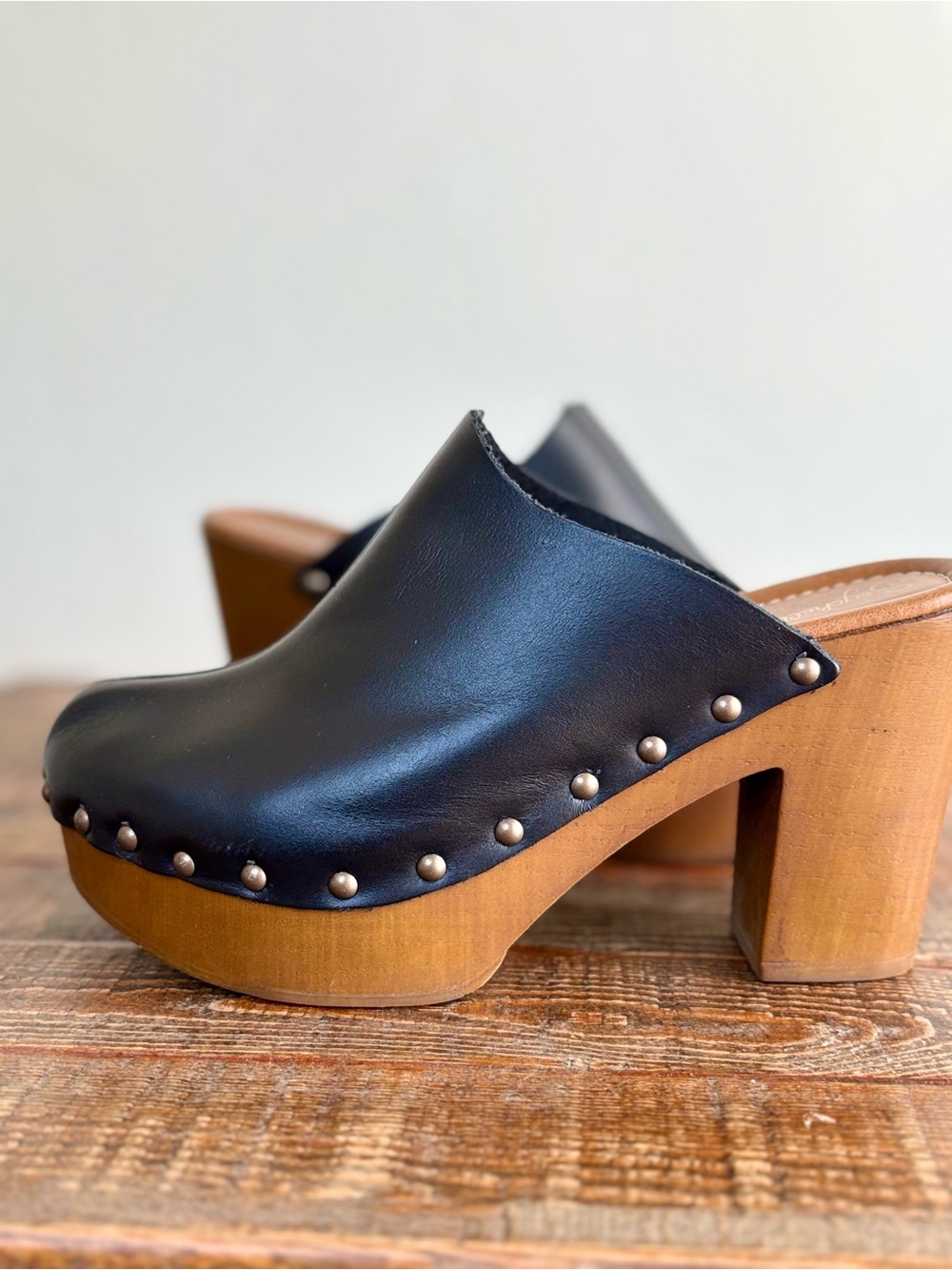 Seychelles Leather Clogs - Picture 6 of 16